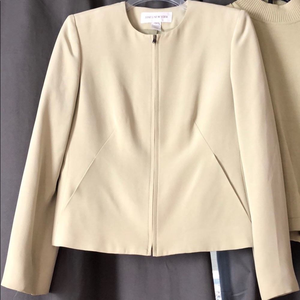 Jones New York skirt suit